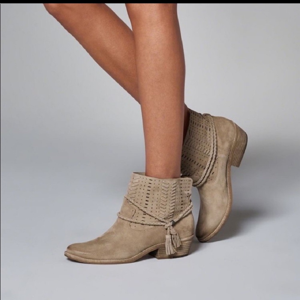 Wrap around tassle booties